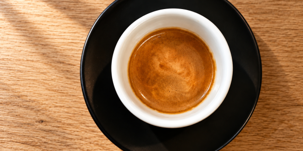 Cafeaua cremoasă și intensă: cum alegi cafeaua pentru espresso și cappuccino